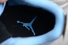 Air Jordan 4 University Blue