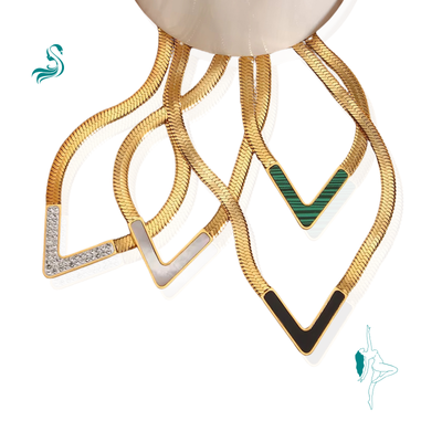 Colar Choker V com Zircônia e Concha