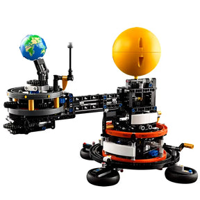 Planeta Terra e Lua em Órbita Technic | 526PCS