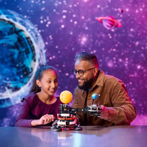 Planeta Terra e Lua em Órbita Technic | 526PCS