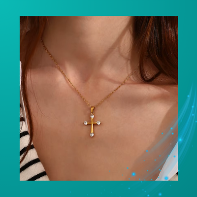 Colar Cruz Minimalista com Zircônia em Aço Inoxidável