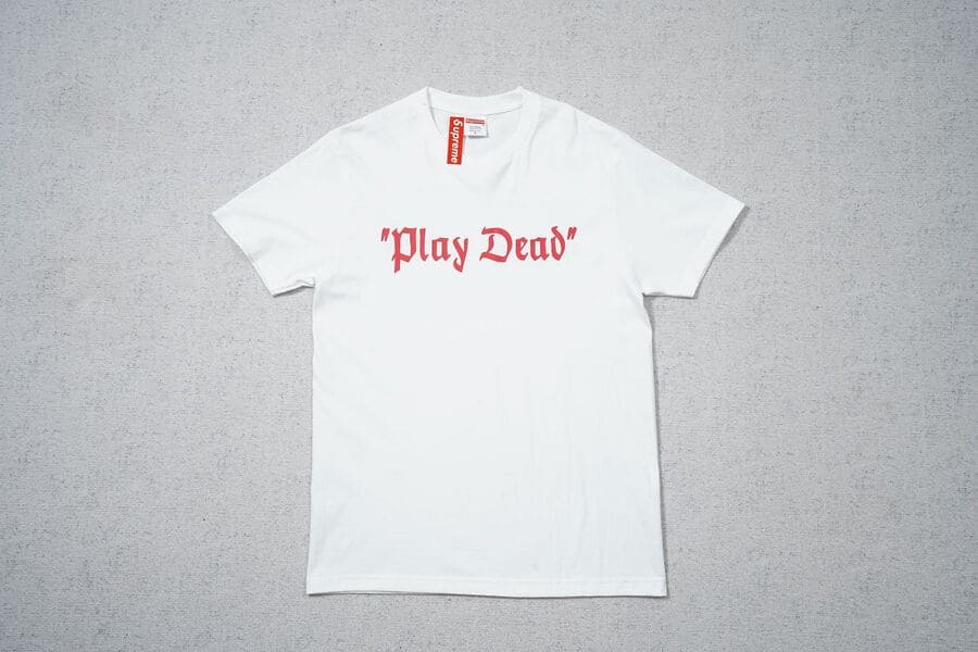 Camiseta Supreme “Play Dead”