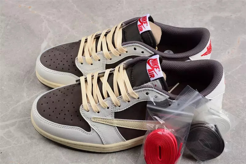 Air Jordan 1 Low x Travis Scott - Reverse Mocha