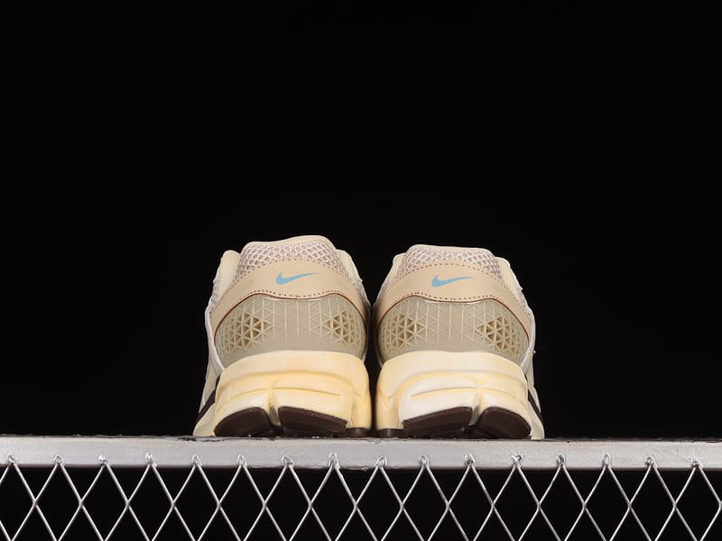 Nike Zoom Vomero 5 Oatmeal