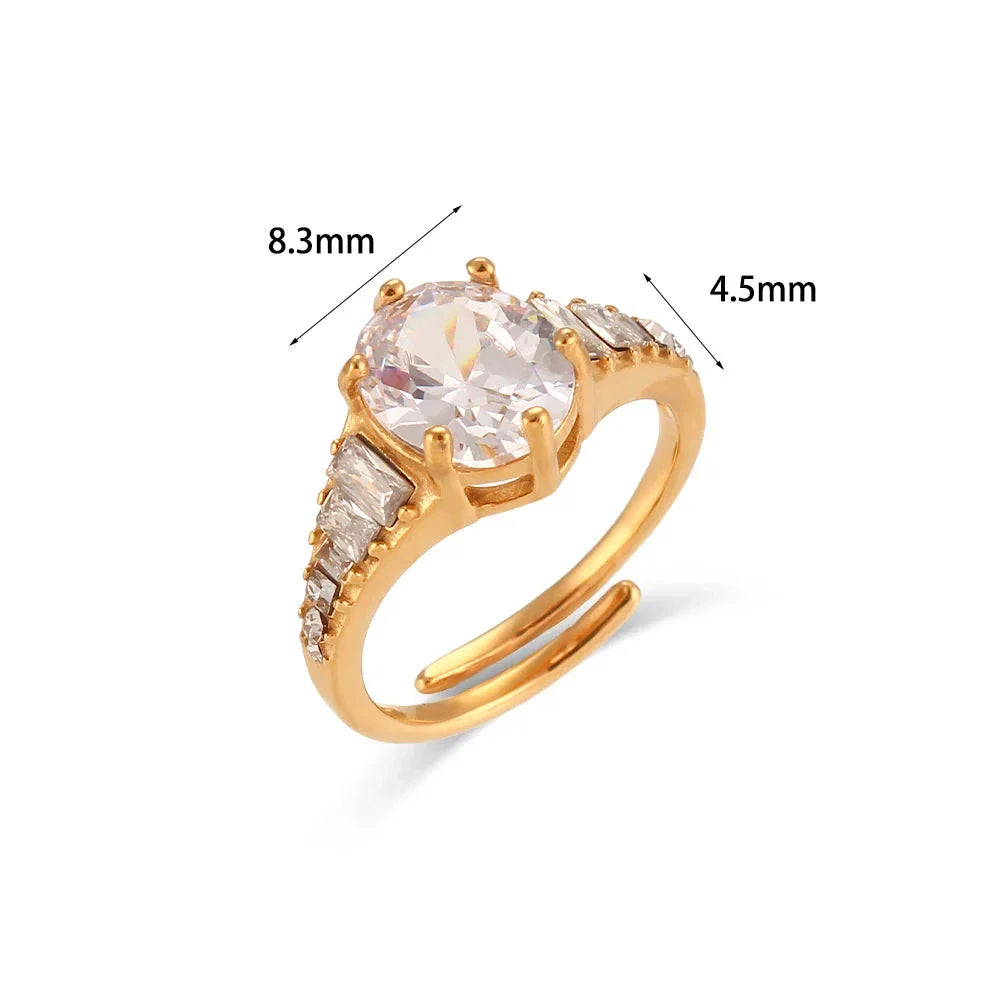 Anel Elegante com Cristal Oval e Zircônia Cúbica