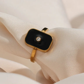 Anel Geométrico Vintage com Zircônia e Esmalte Preto