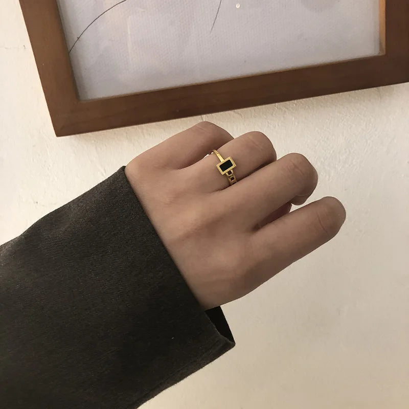 Anel Vintage de Corrente com Detalhe Preto