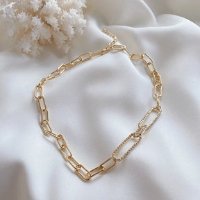 Colar Choker de Elos Dourados com Zircônia