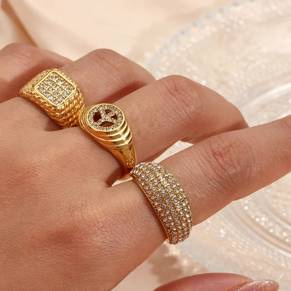 Anel de Luxo com Zircônia Banhado a Ouro