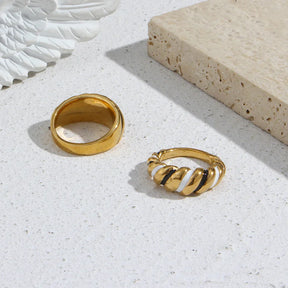 Anel Croissant Esmalte Dourado Hipoalergênico