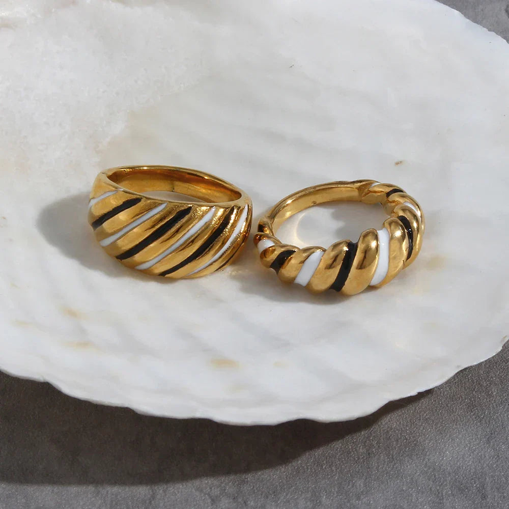Anel Croissant Esmalte Dourado Hipoalergênico