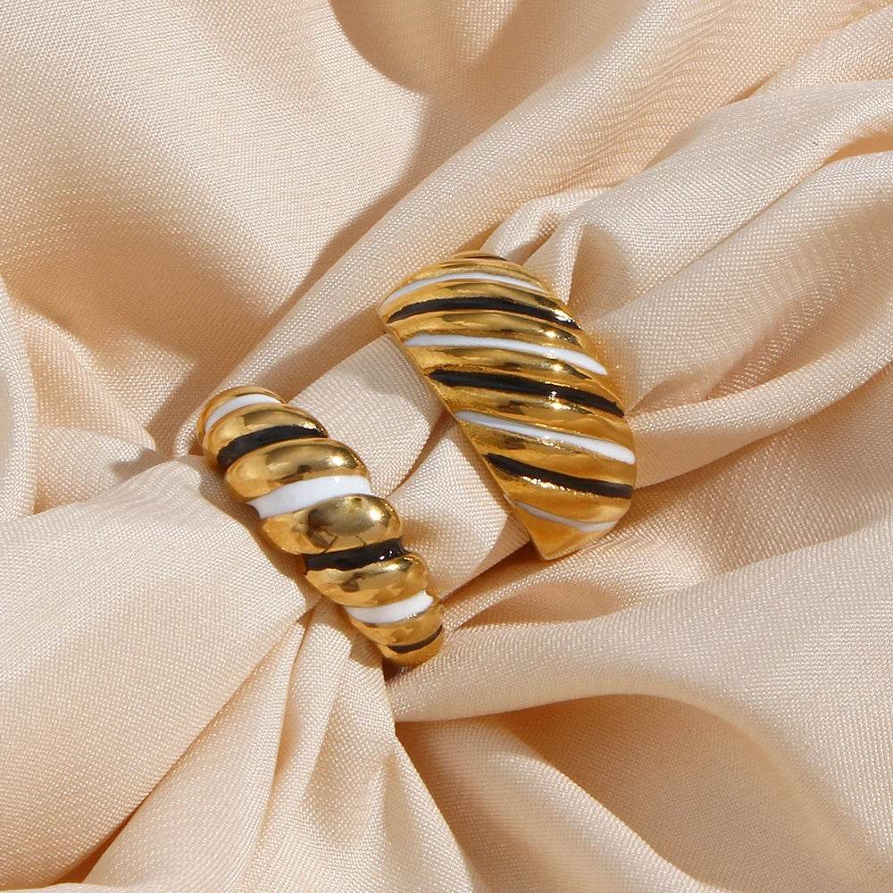 Anel Croissant Esmalte Dourado Hipoalergênico