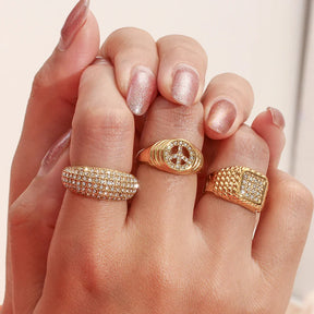 Anel de Luxo com Zircônia Banhado a Ouro