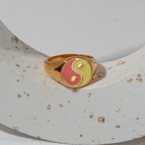 Anel Ying Yang Colorido em Aço Inoxidável Dourado