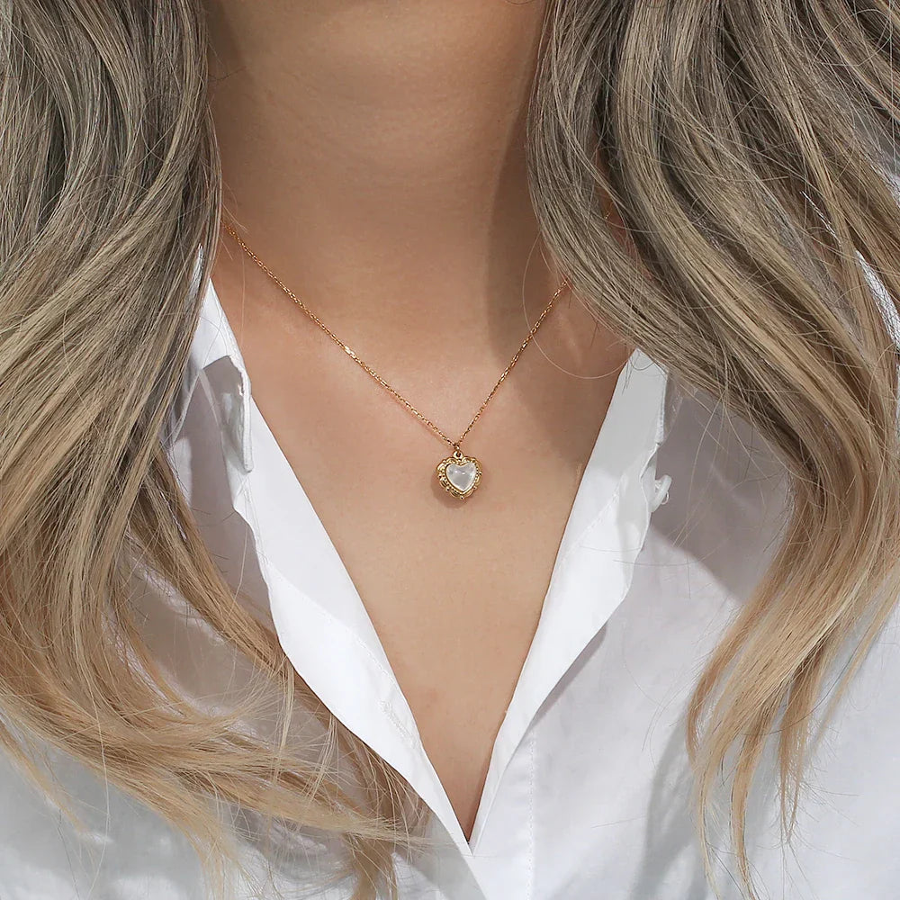 Colar Romântico de Coração com Zircônia e Ouro 18K
