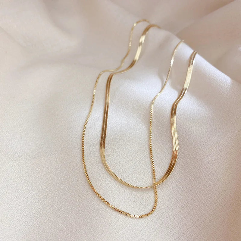 Colar Choker de Elos Dourados com Zircônia