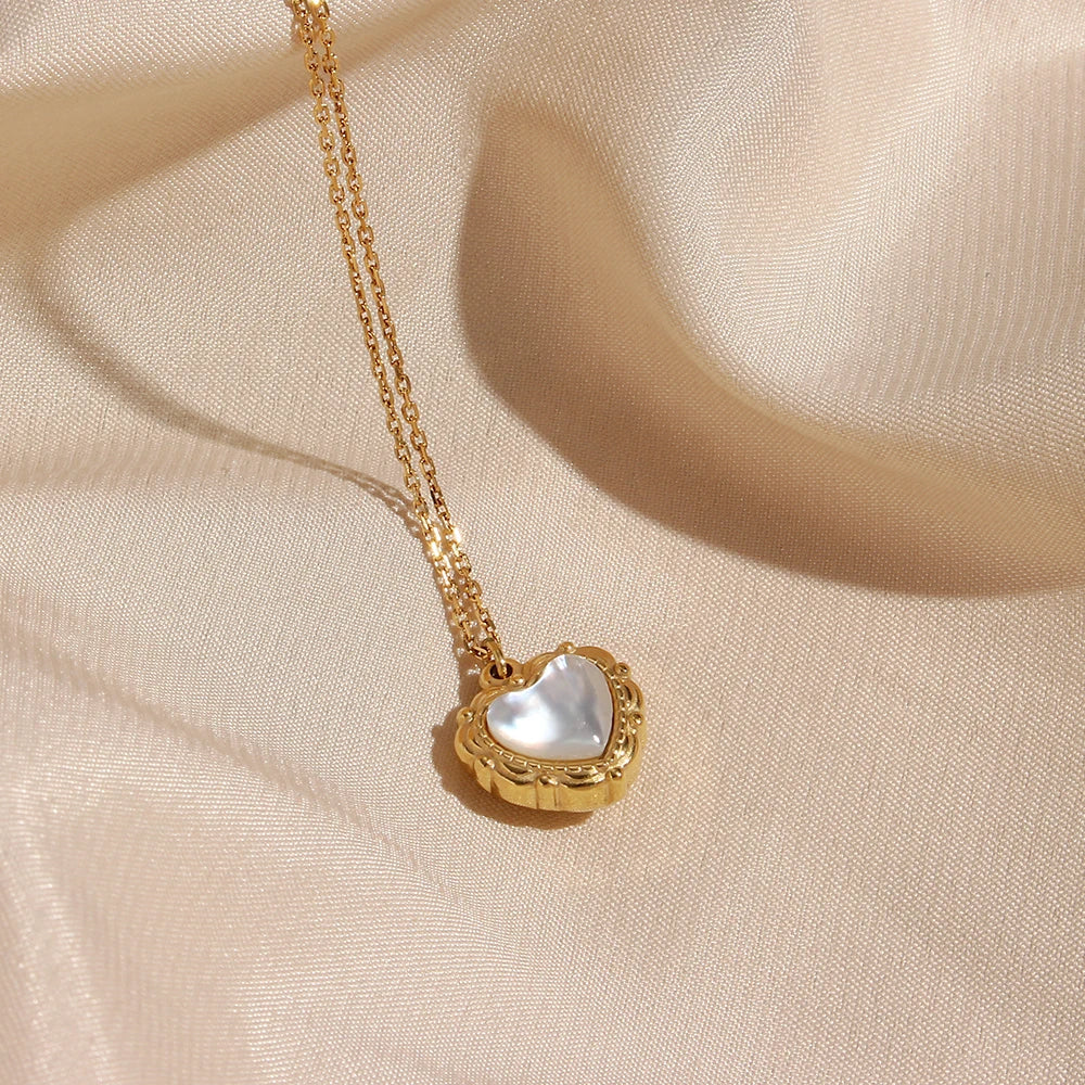 Colar Romântico de Coração com Zircônia e Ouro 18K