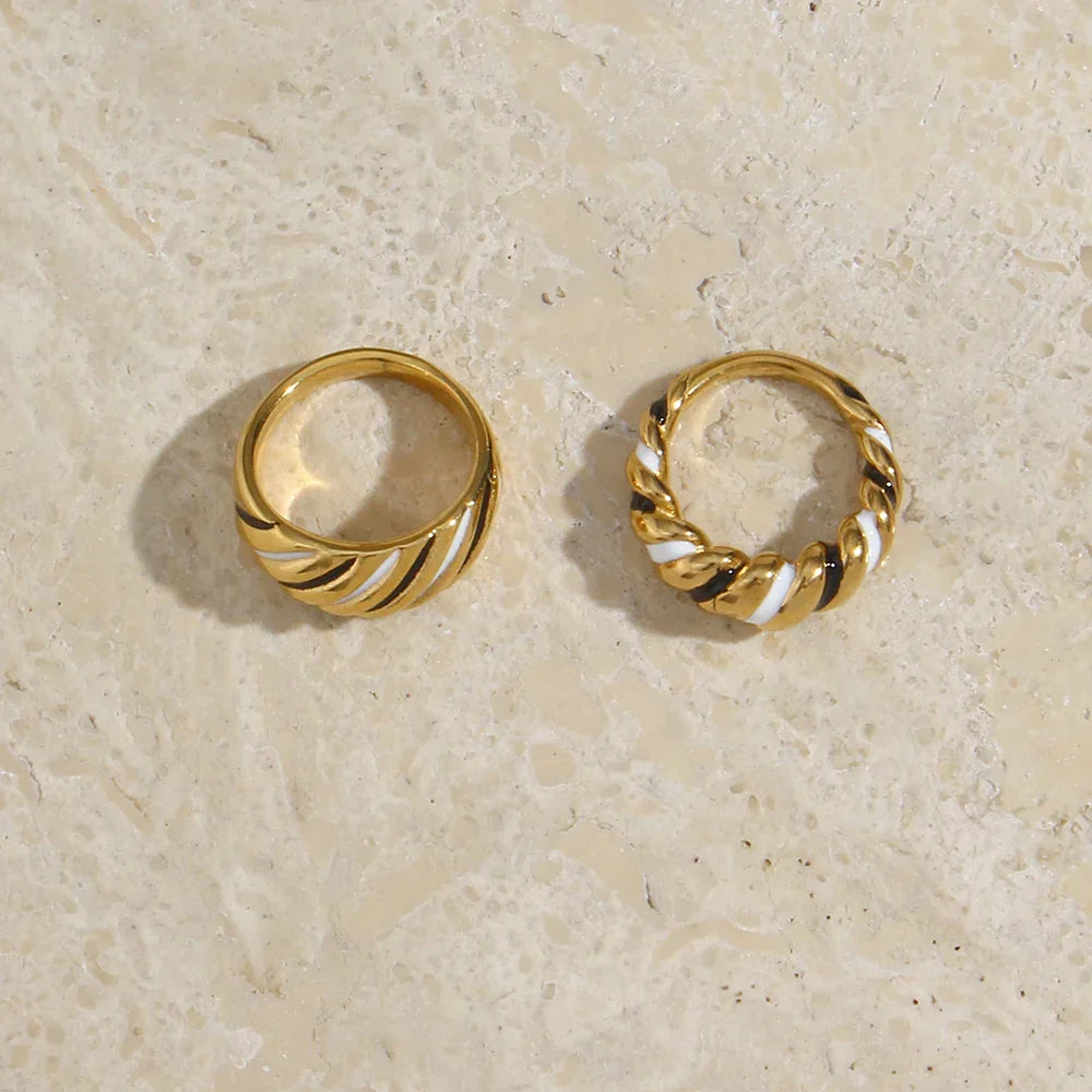 Anel Croissant Esmalte Dourado Hipoalergênico