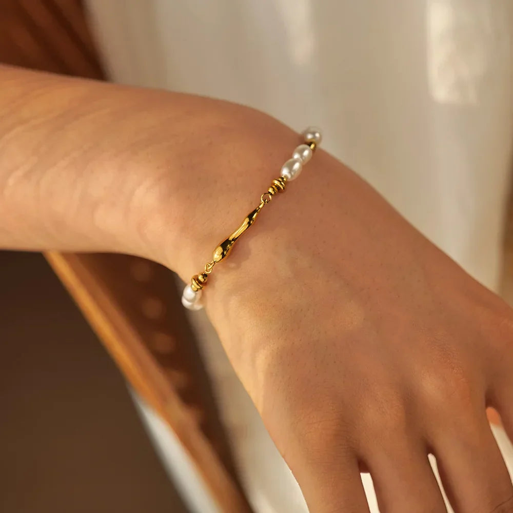 Pulseira Elegante de Pérolas Naturais Banhada a Ouro 18k