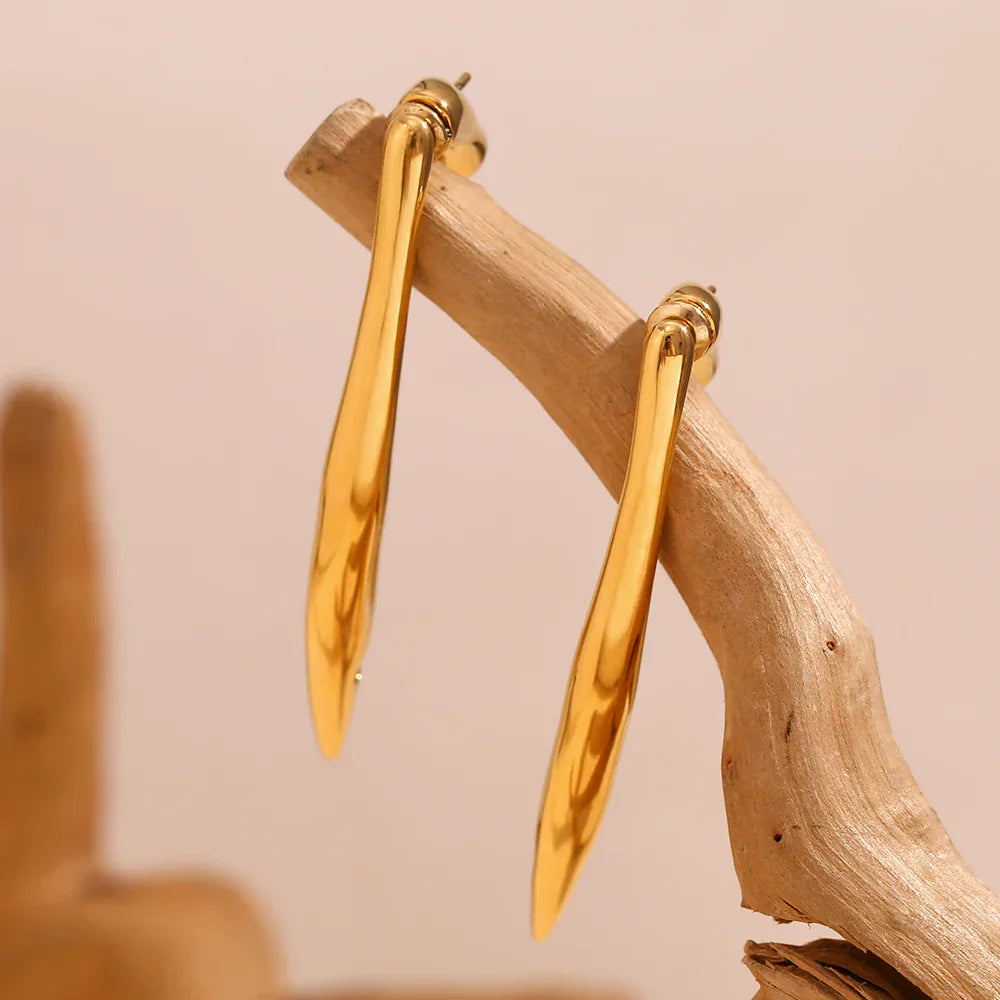 Brincos Elegantes com Design de Salto Alto