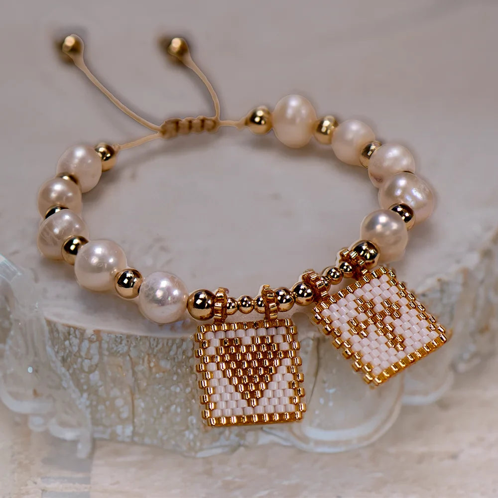 Pulseira de Pérolas com Coração e Cruz Boho