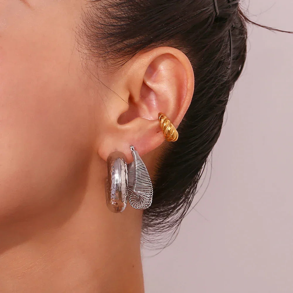 Brincos de Argola U Banhados a Ouro 18K