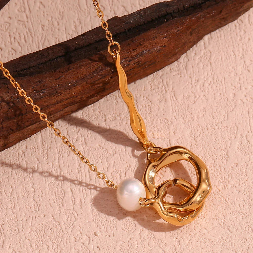 Colar Elegância Pérola e Zircônia Banhado a Ouro