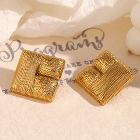 Brincos Geométricos de Ouro com Textura Elegante