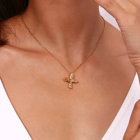 Elegante Colar Cruz em Aço Inoxidável Banhado a Ouro