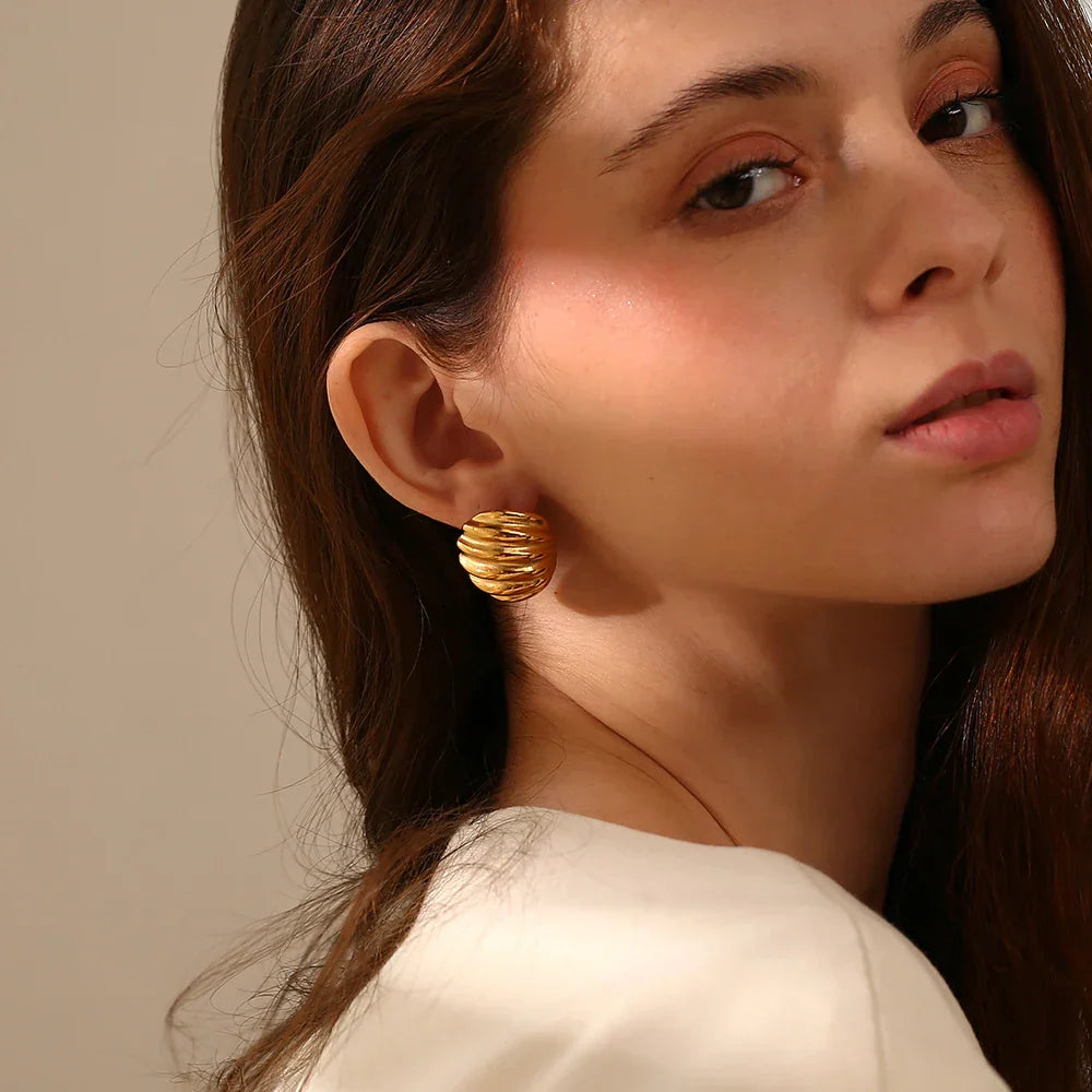Brincos Elegância Ondulada em Aço Inoxidável