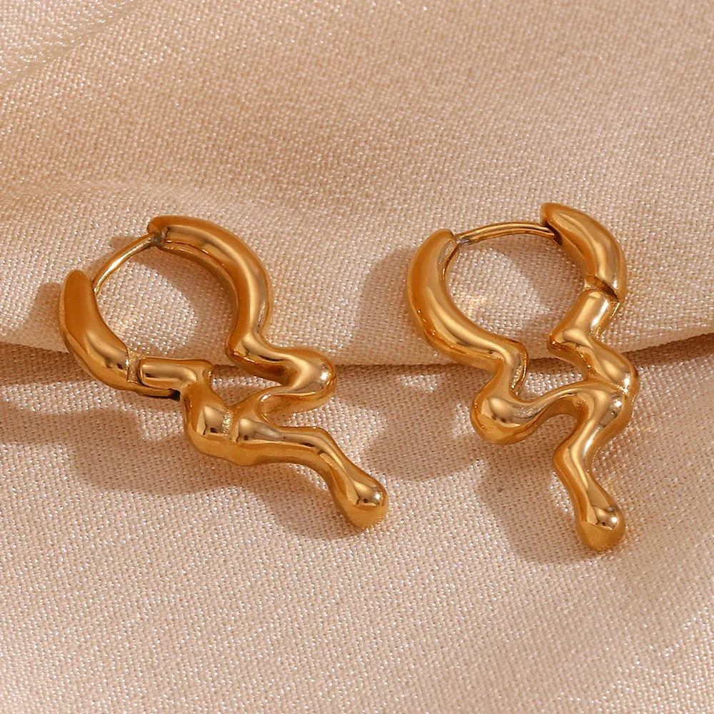 Brincos Elegantes de Gota Dourada