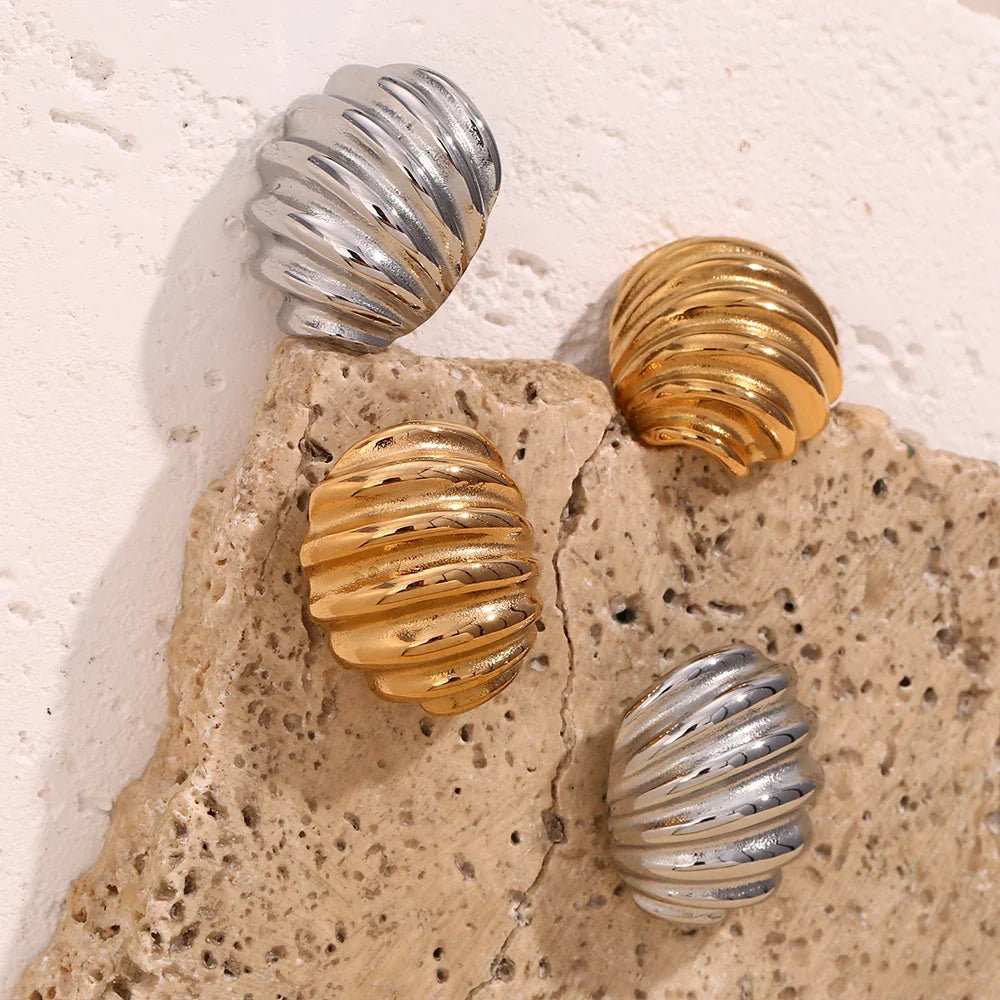 Brincos Elegância Ondulada em Aço Inoxidável