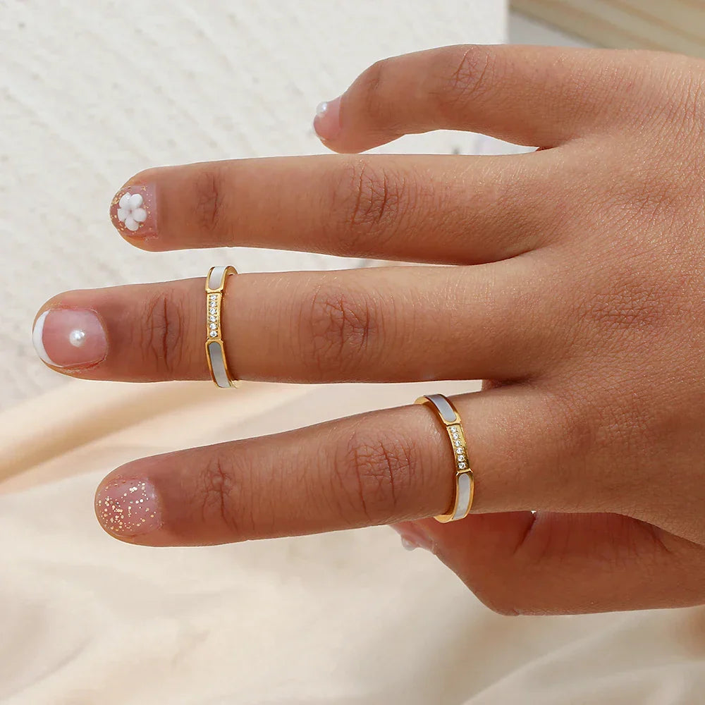 Anel Minimalista com Zircônia e Madrepérola