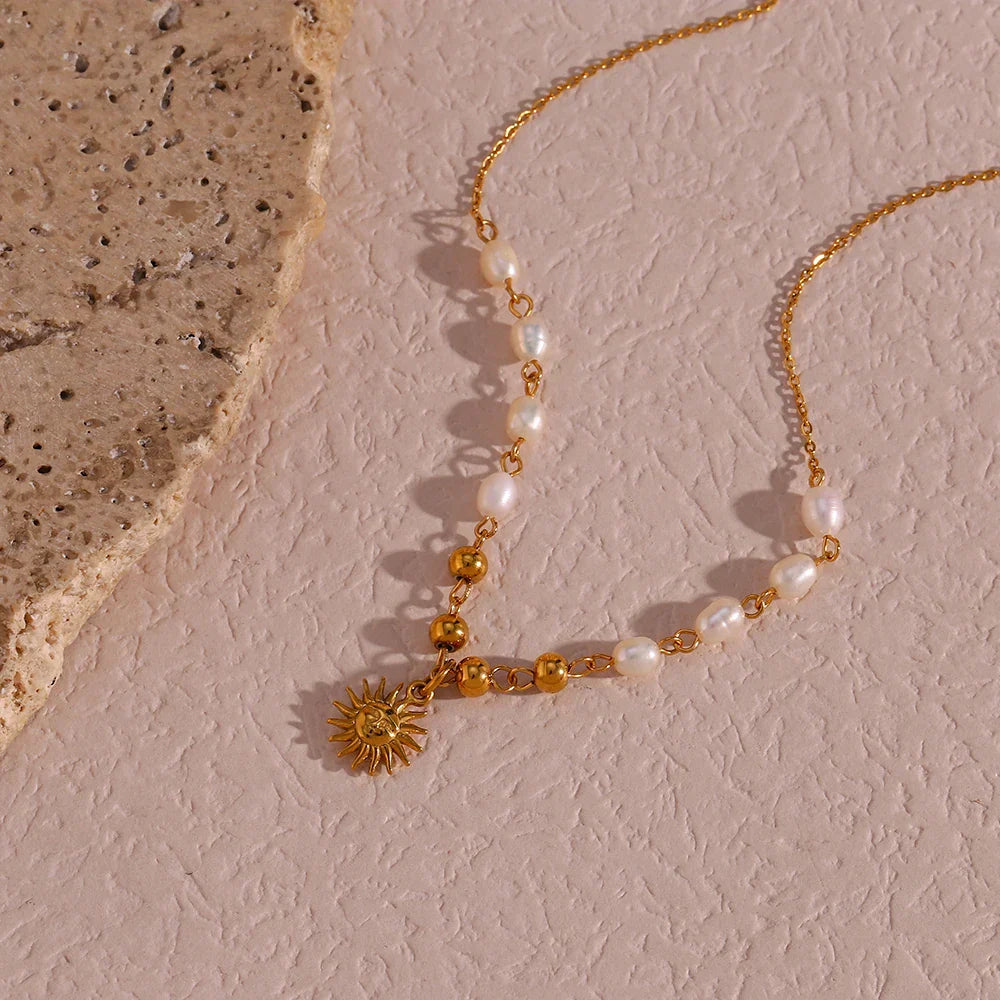 Colar Sol Dourado com Pérolas de Água Doce