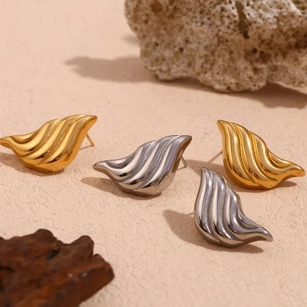 Brincos Elegantes de Gota com Design Fluido