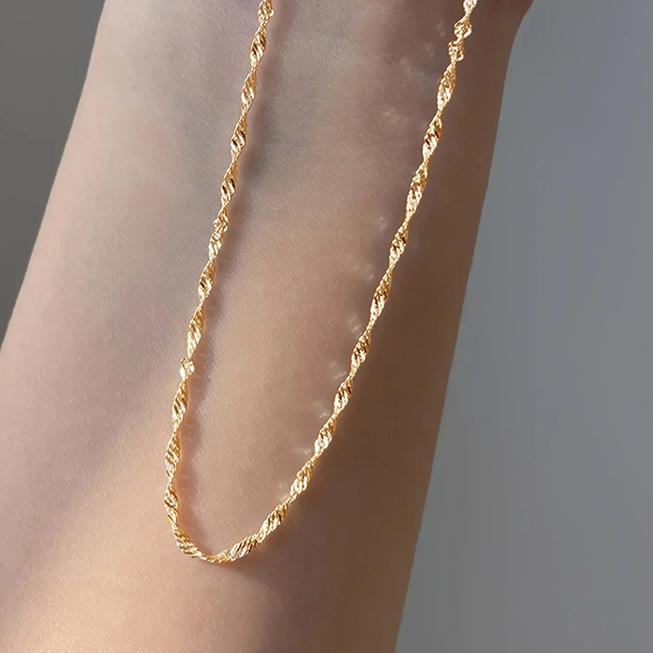 Colar Elegância Dourada Burnetts