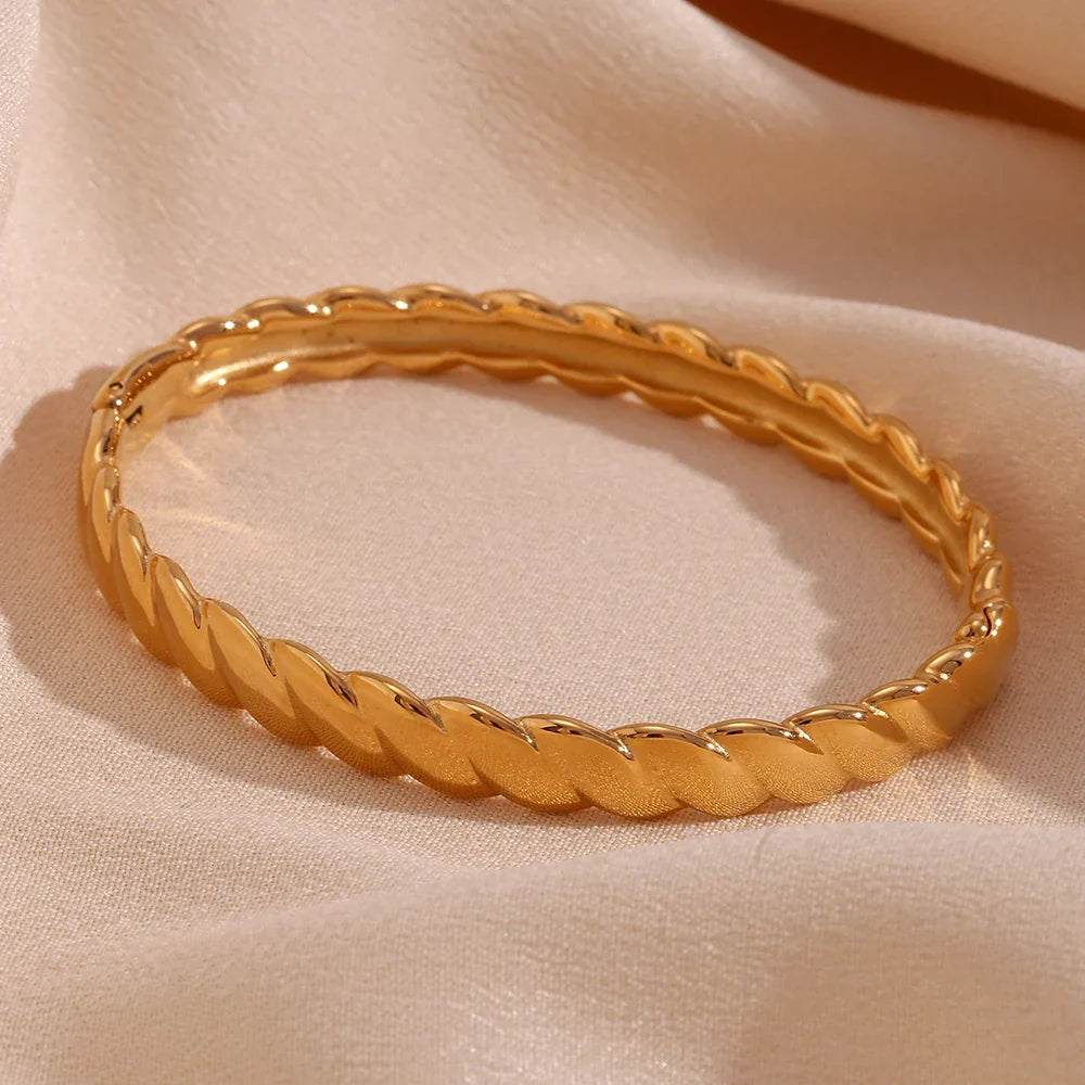 Pulseira Torcida Banhada a Ouro 18K