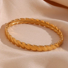 Pulseira Torcida Banhada a Ouro 18K