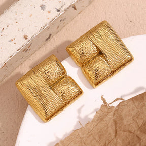 Brincos Geométricos de Ouro com Textura Elegante