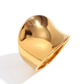 Anel Dourado de Aço Inox com Design Elegante