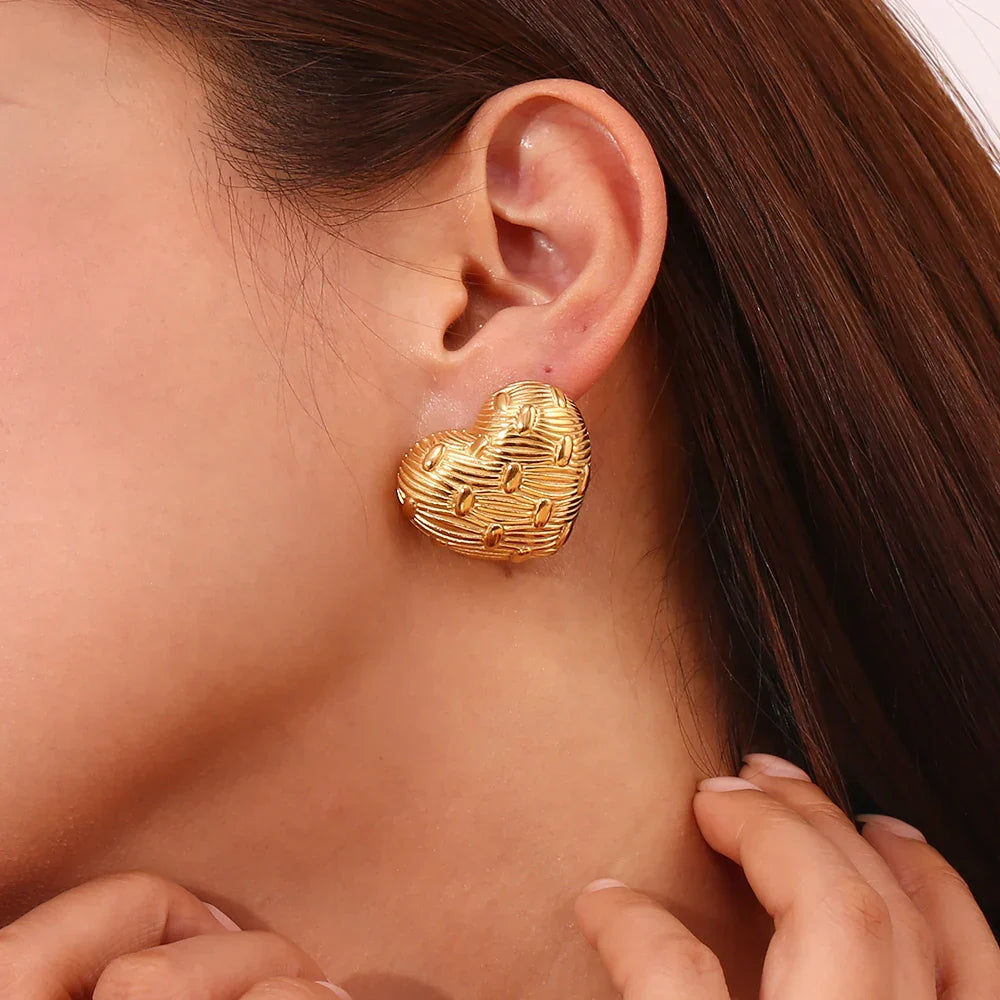 Brincos Coração Trançado Banhados a Ouro 18K