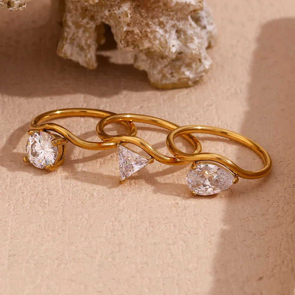 Anel Minimalista com Zircônia e Banho de Ouro 18k