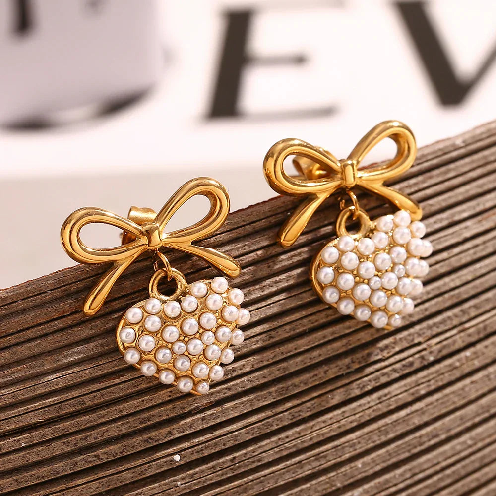 Brincos Elegância Pérola com Laço Dourado