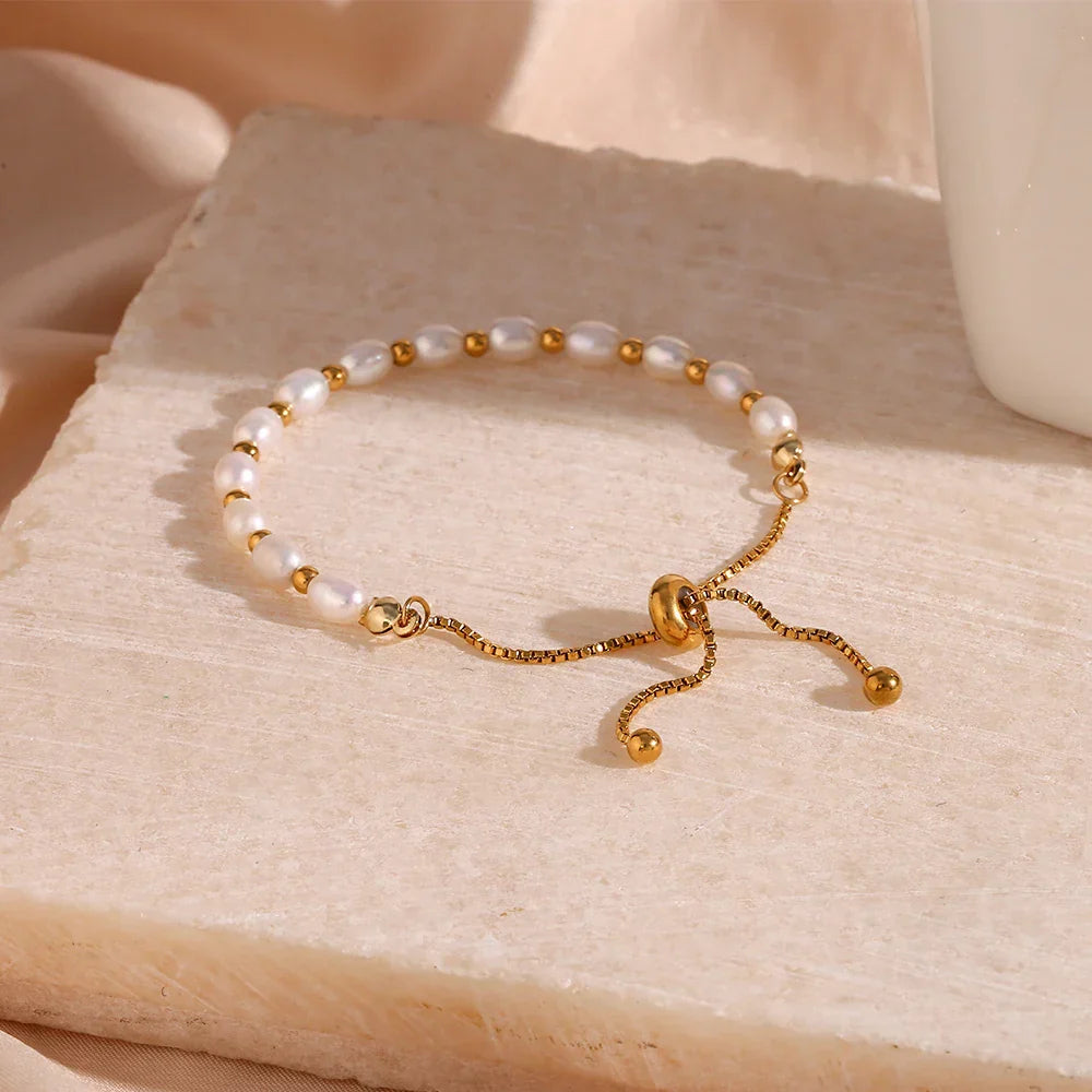 Pulseira Elegante de Pérolas e Aço Inoxidável Burnetts Joias