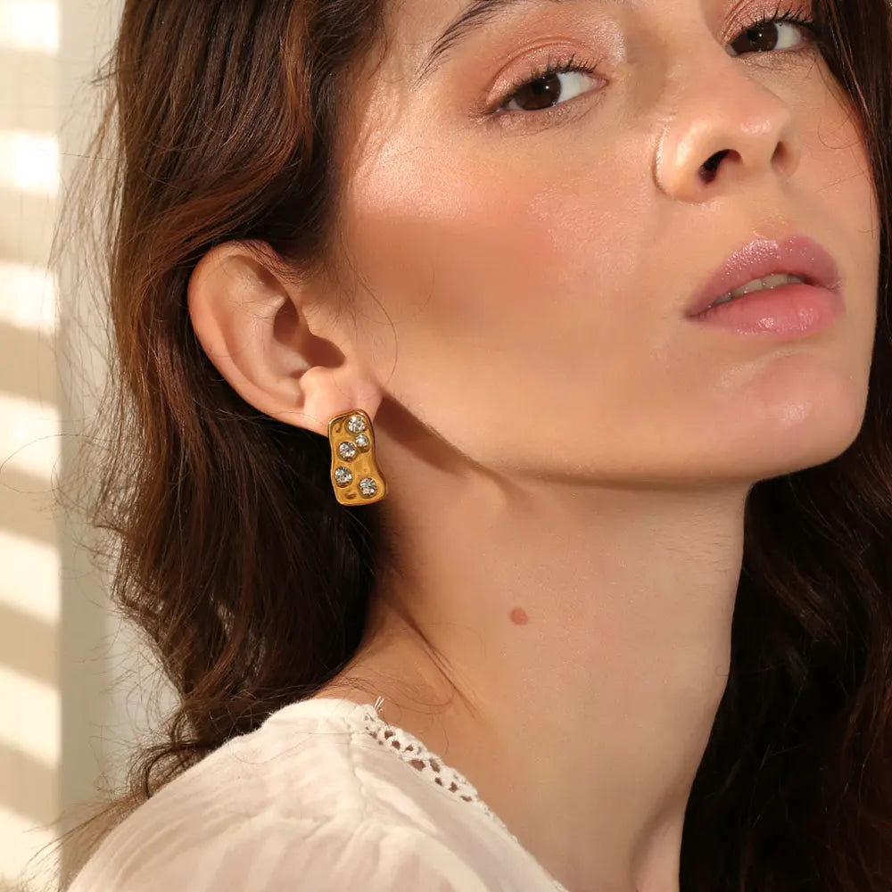 Brinco Irregular com Strass Mary