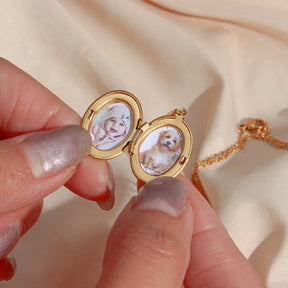 Colar Relicário Oval Dourado Elegante