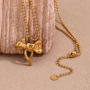 Colar Elegante com Laço e Pingente de Zircônia