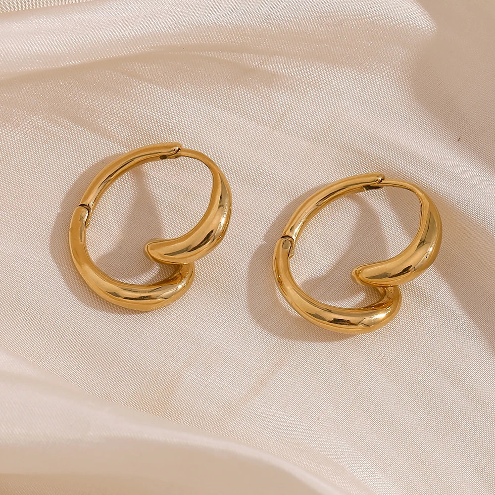 Brinco Argola Dourado com Design Orgânico