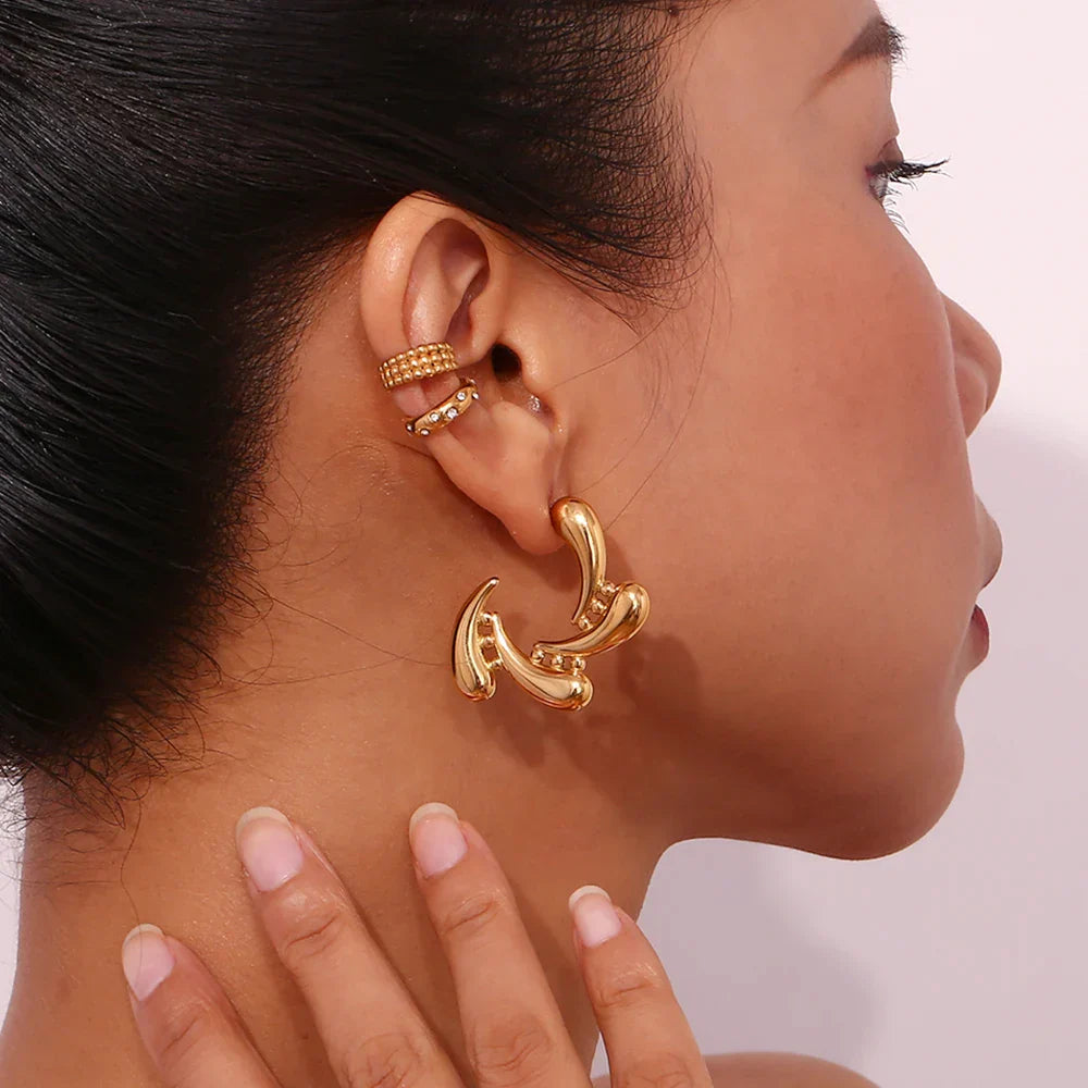 Brincos Elegância Dourada com Gotas