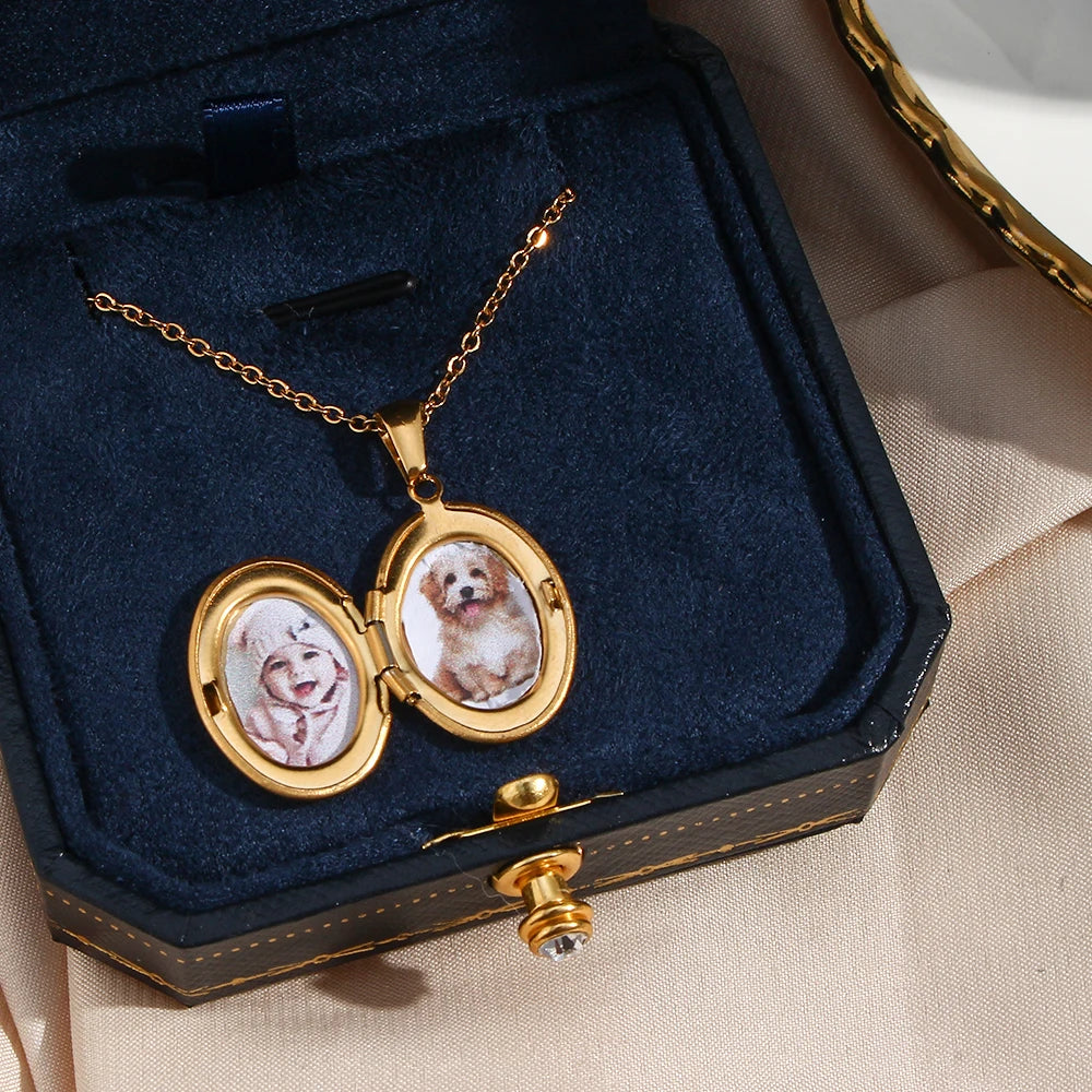 Colar Relicário Oval Dourado Elegante